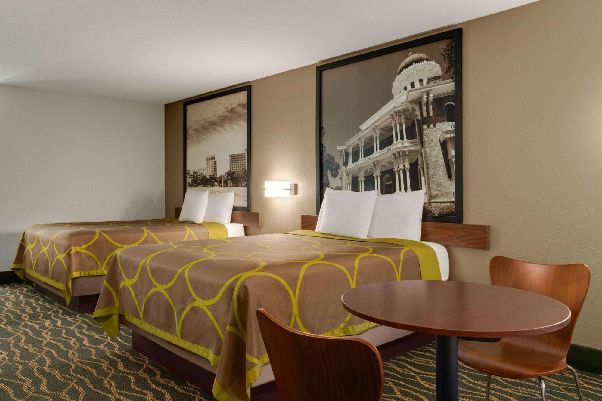 Super 8 By Wyndham Pearl/Jackson/East Hotel Exterior photo